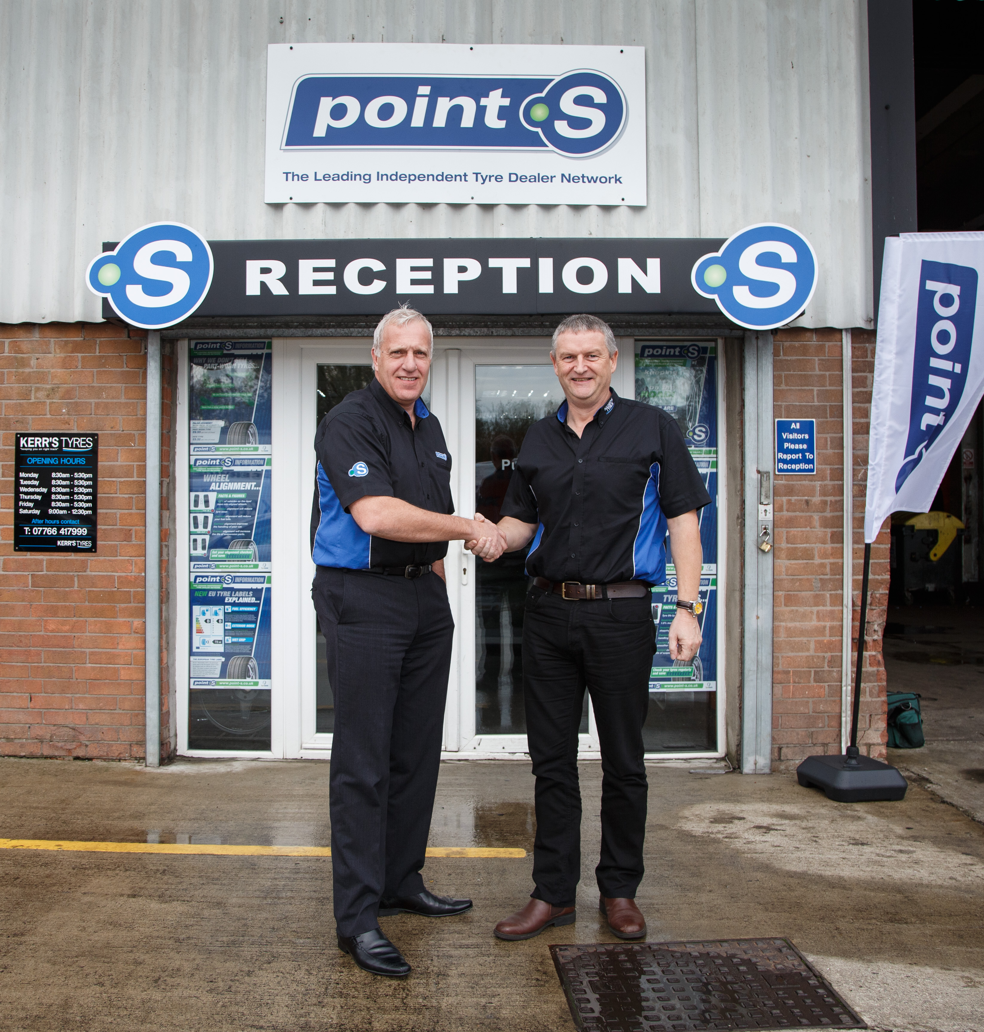 wayne-daniel-point-s-uk-development-and-area-manager-is-welcoming-the-first-point-s-member-in-northern-ireland